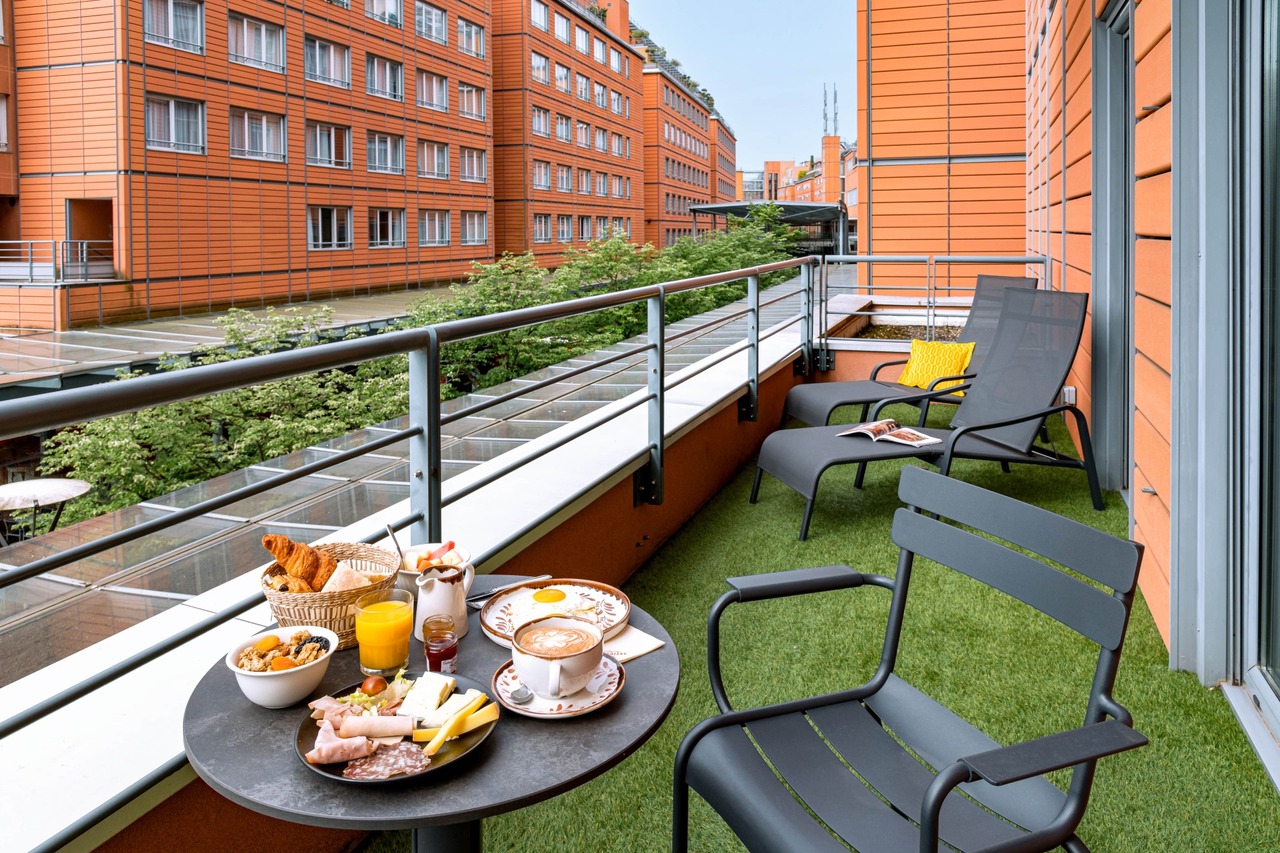 Copyright Copyright © 2025 Marine Piolat