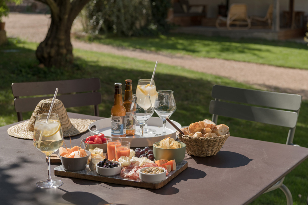 Copyright Mme M Reymond