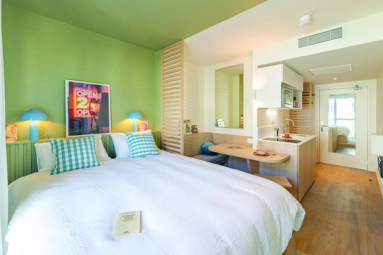 Copyright Alex Tarin