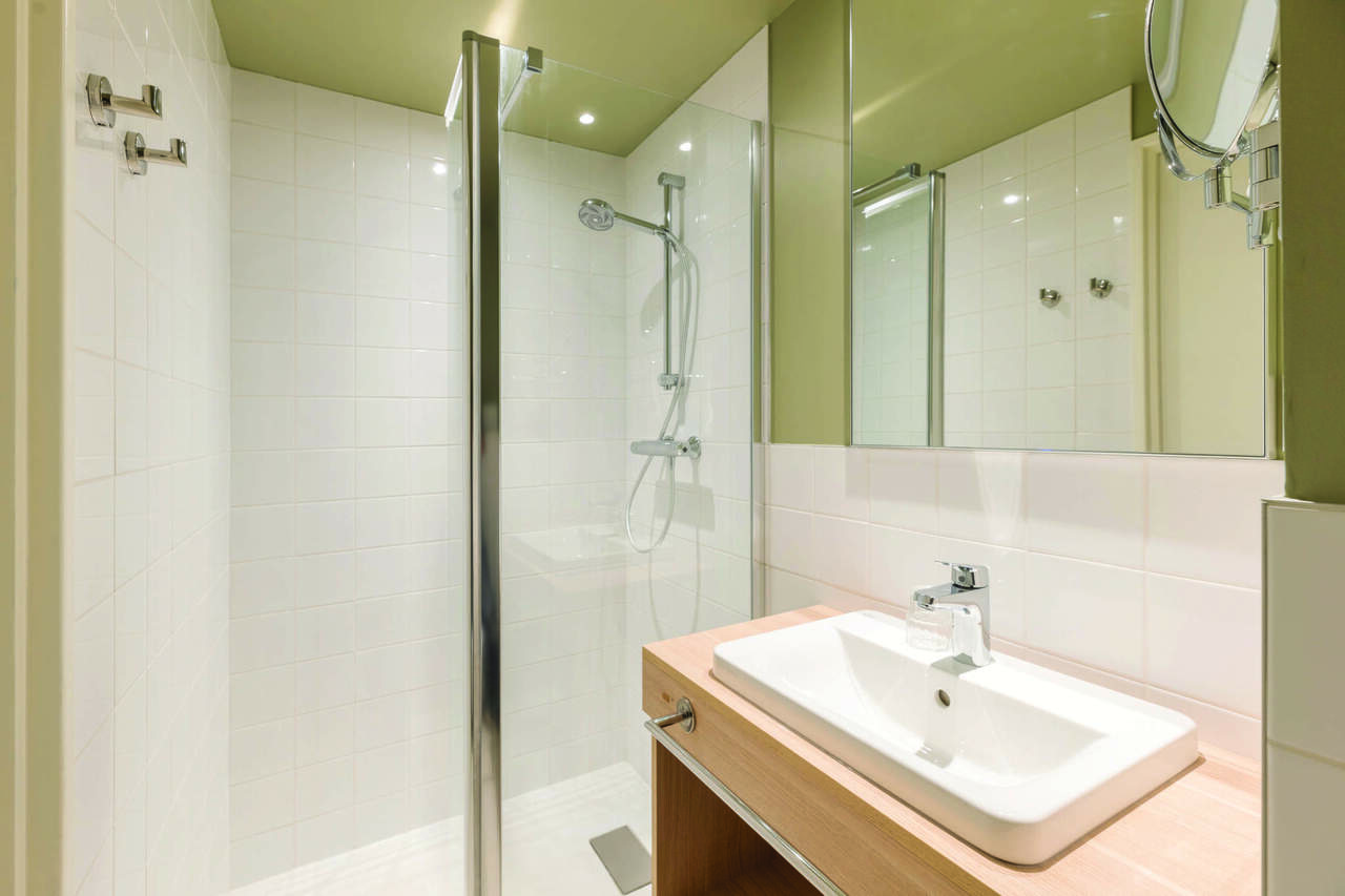 Copyright Alex Tarin