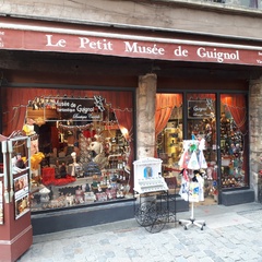 Vieux Lyon Souvenirs facade 2021