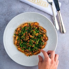 Grenouilles simplement sautées au beurre et fines herbes