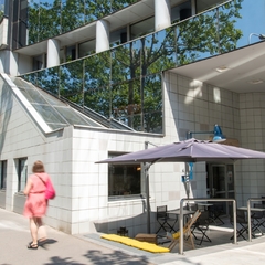 Terrasse et entrée du restaurant