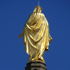 Statue de la Vierge dorée de la Basilique de Fourvière