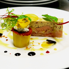 Pressé de pied de cochon et foie gras, douillon de pommes de terre des Canuts