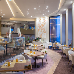 Radisson Blu Hotel - Celest Bar & Restaurant