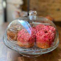 Dégustation d'une brioche aux pralines et d'un café