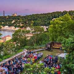 Terrasse panoramique du Fort de Vaise avec vue panoramique sur la basilique de Fourvière