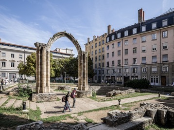 Copyright Brice Robert