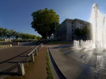 Copyright ©L.Benoit-jet d eau bouquet 360