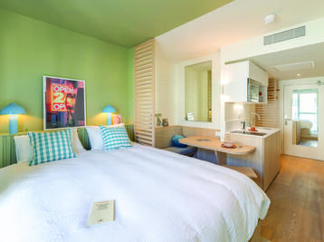 Copyright Alex Tarin