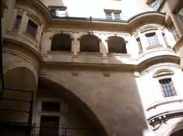 cour 8 rue juiverie