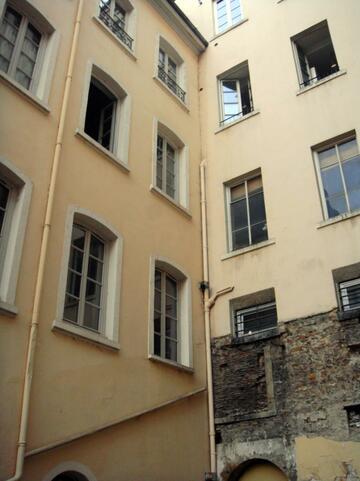 Traboule 9 Petite rue des Feuillants - Rue de Thou